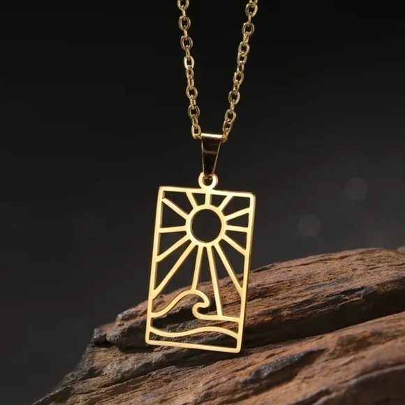 18k Gold Plated Stainless Steel Beach Vibes Necklace - Picture 1 of 4